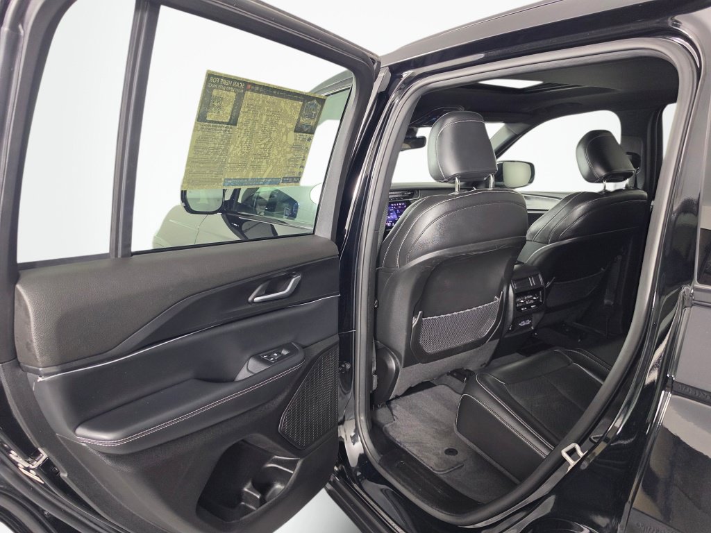 Used 2024 Jeep Grand Cherokee Altitude AWD/4WD image 31