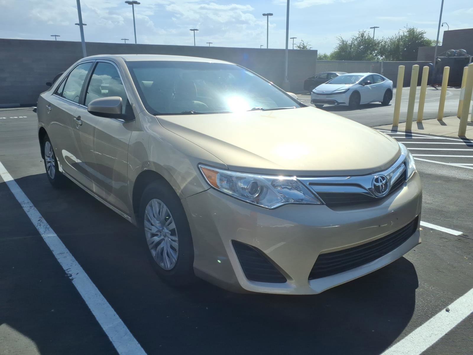 Used 2012 Toyota Camry LE image 2