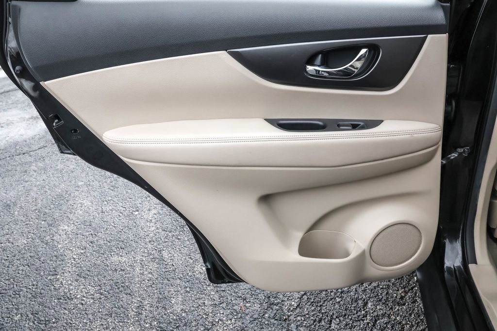 Used 2015 Nissan Rogue S image 25