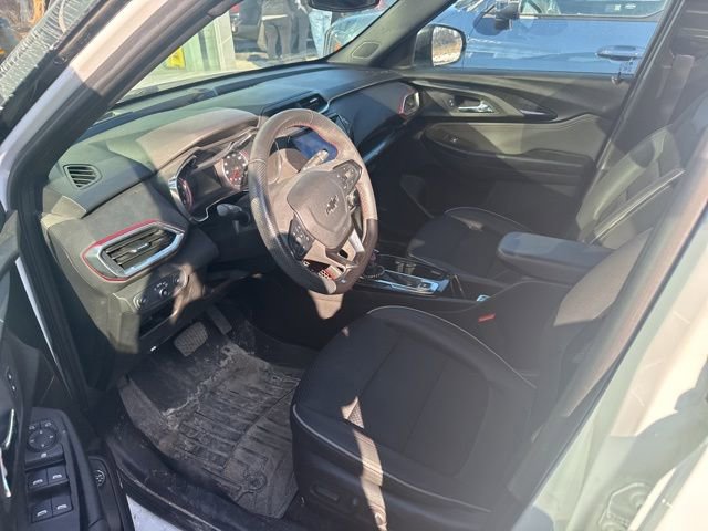 Used 2023 Chevrolet TrailBlazer RS w/ Sun and Liftgate Package image 2