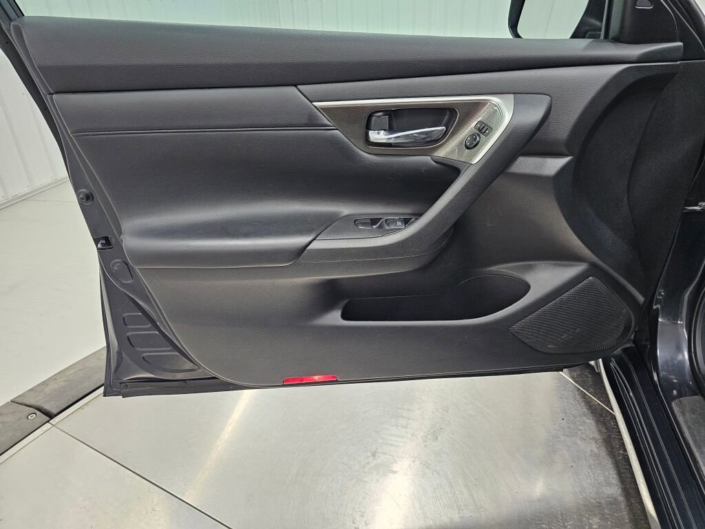 Used 2015 Nissan Altima 2.5 SL w/ Technology Package FWD image 30