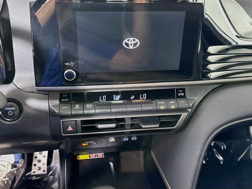 Used 2025 Toyota Camry SE FWD image 17