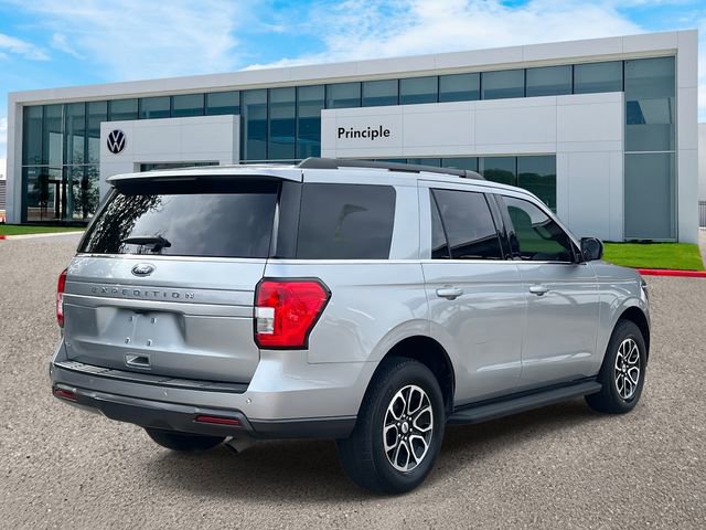 Used 2023 Ford Expedition XLT image 3