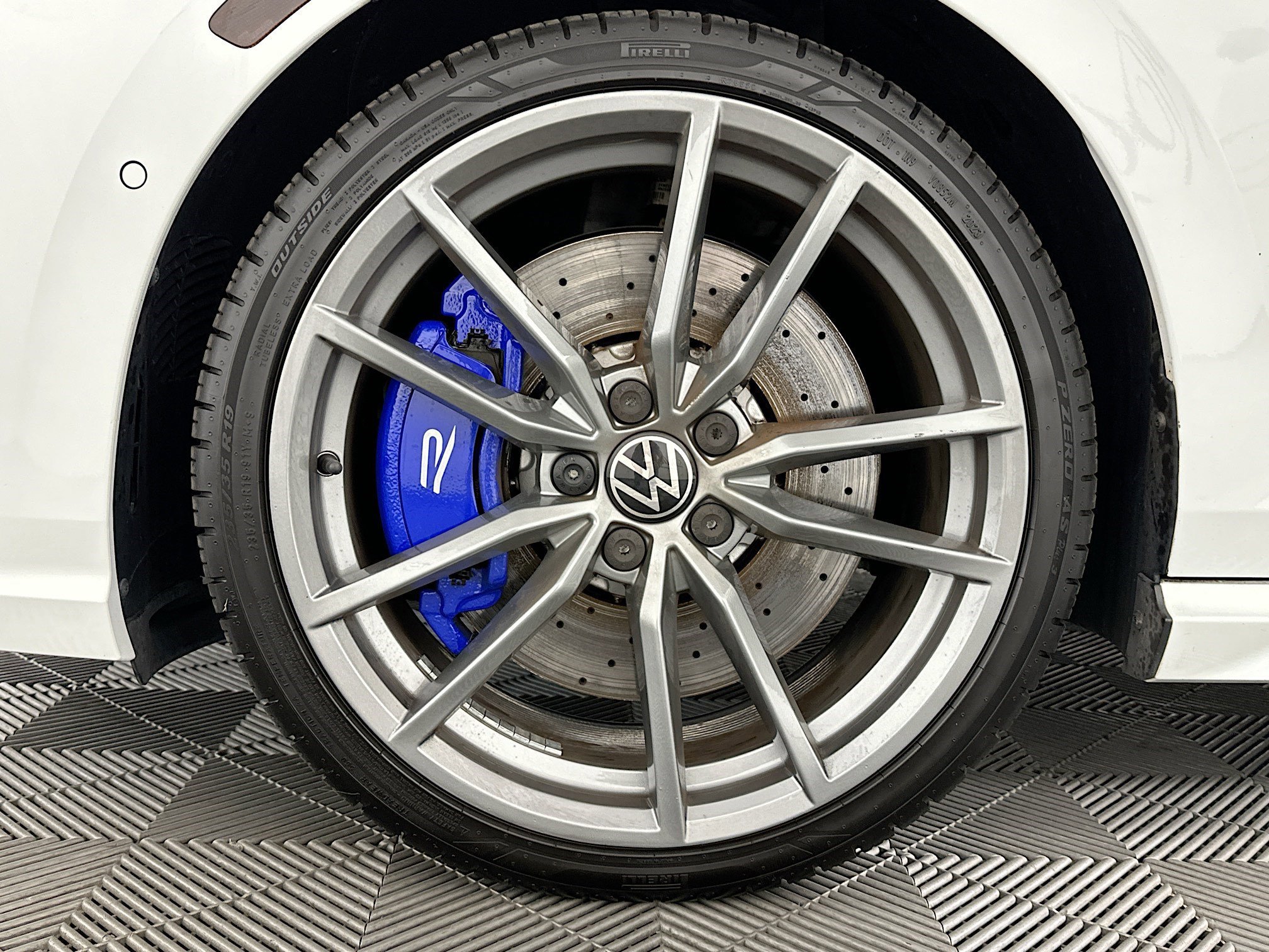 Used 2024 Volkswagen Golf R image 36