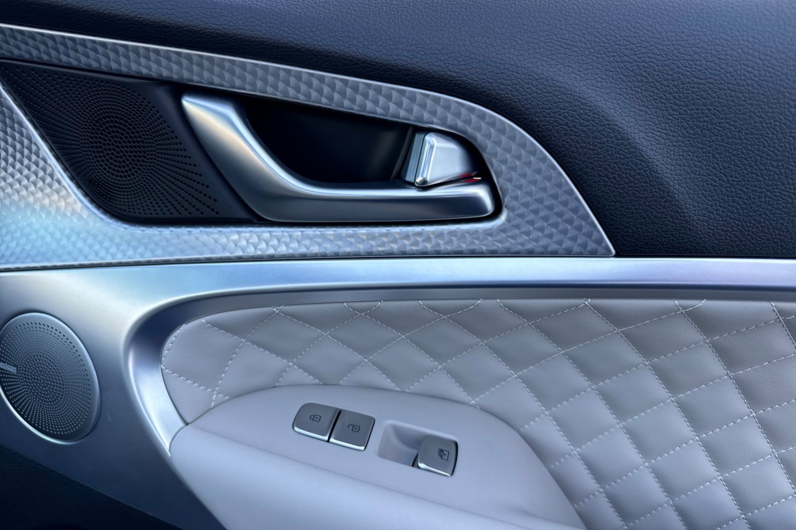 Used 2022 Genesis G70 3.3T image 19