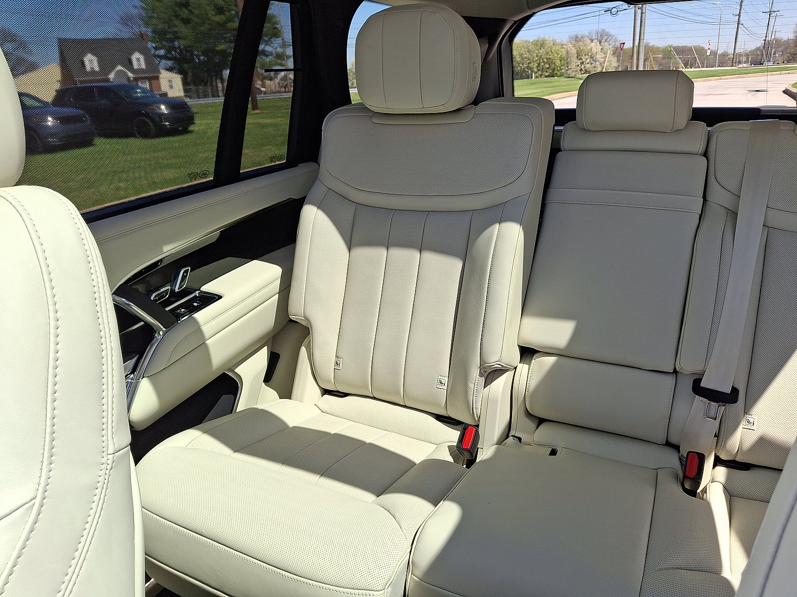 New 2026 Land Rover Range Rover Long Wheelbase SE AWD/4WD image 15