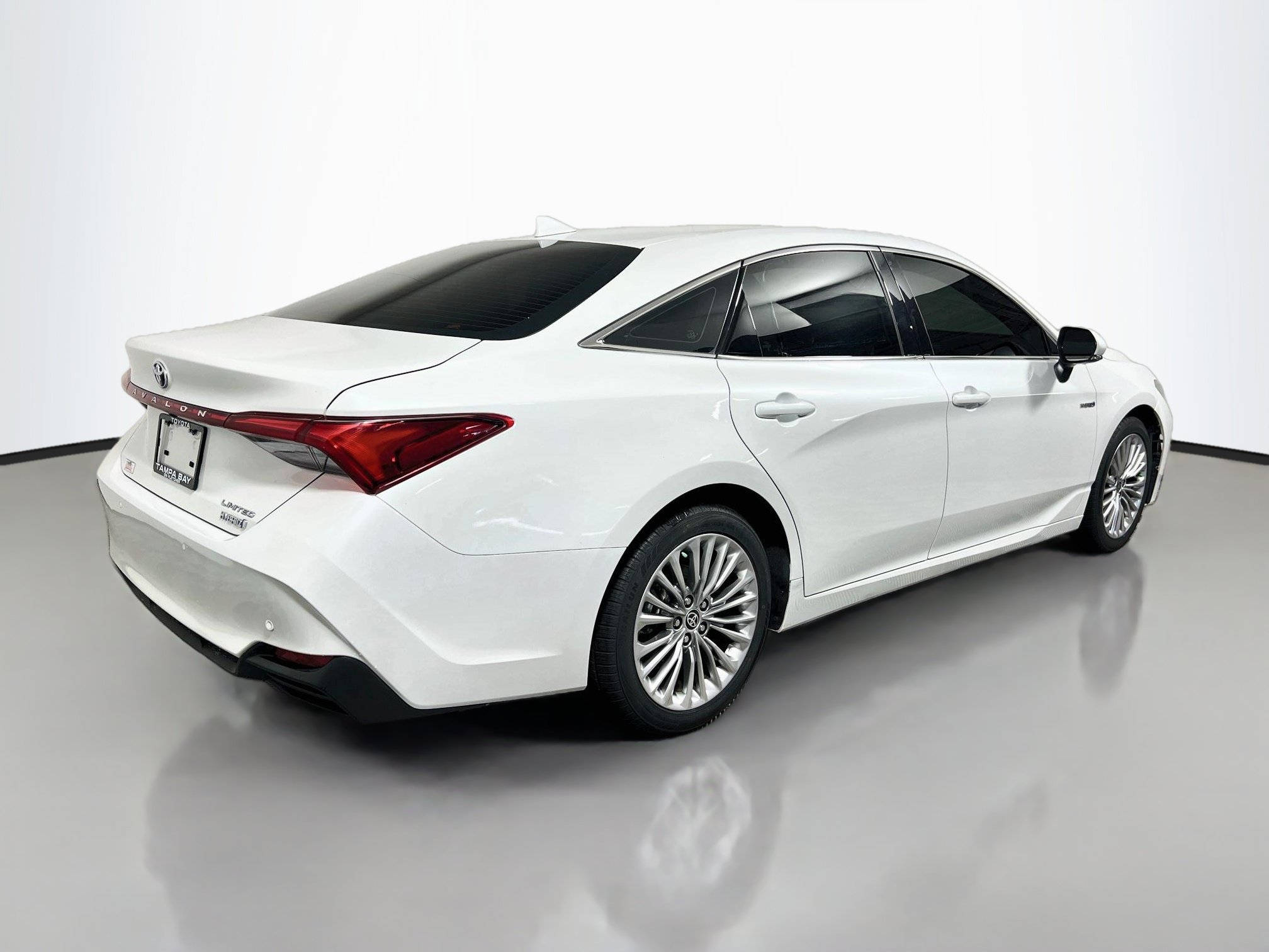 Used 2021 Toyota Avalon Limited w/ Advanced Safety Package FWD image 4