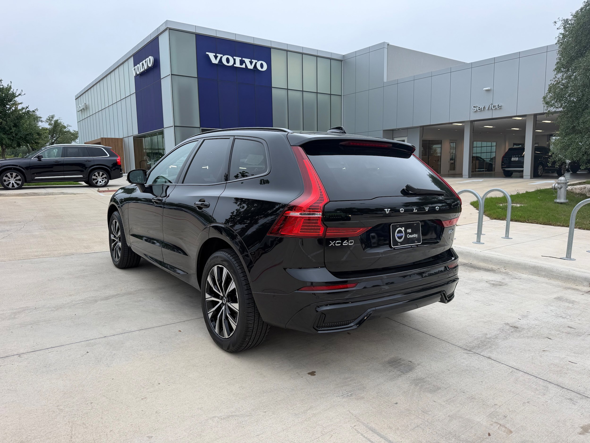 Certified 2025 Volvo XC60 B5 Plus AWD/4WD image 4