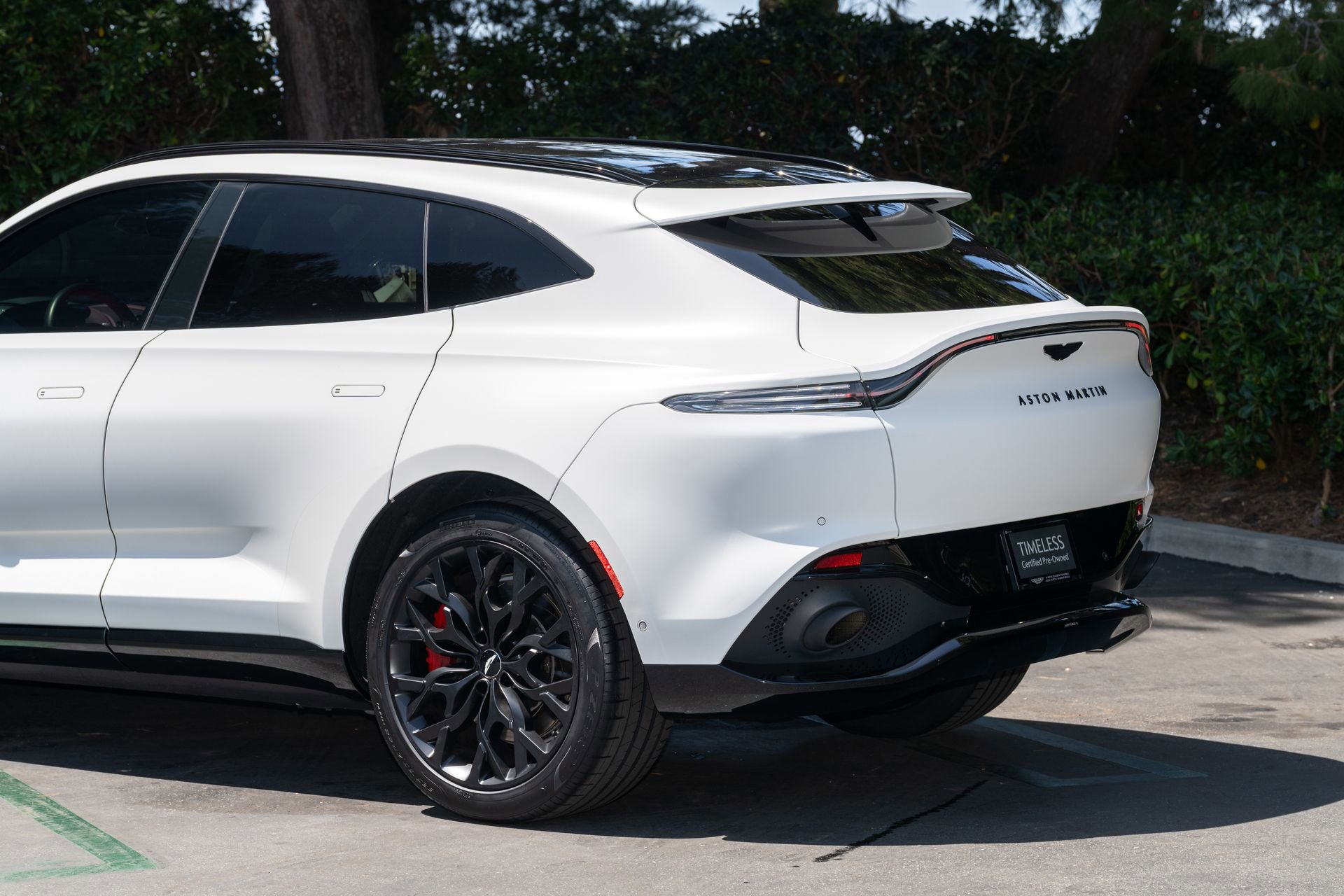 Used 2023 Aston Martin DBX AWD/4WD image 10