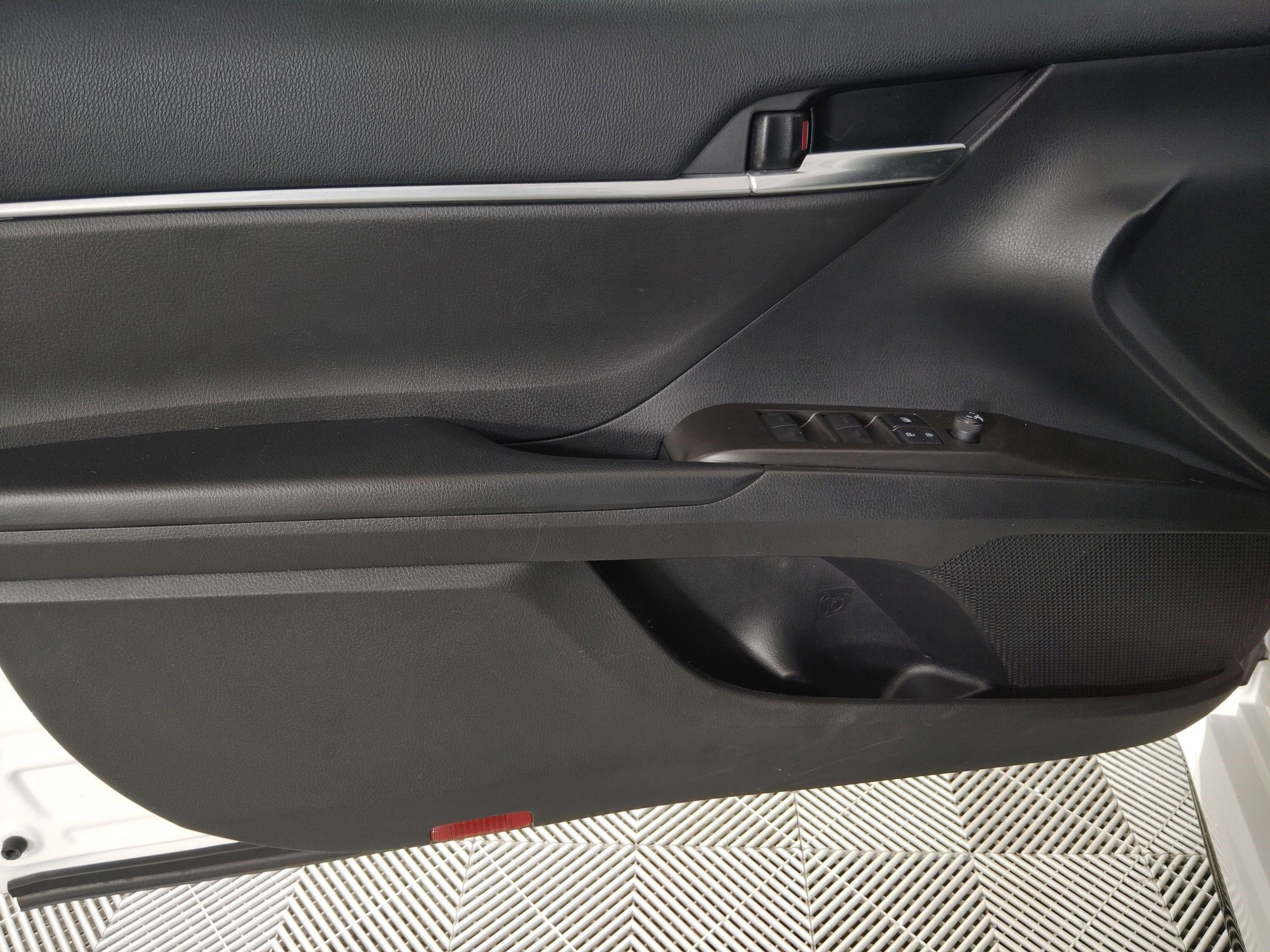 Used 2022 Toyota Camry SE image 12