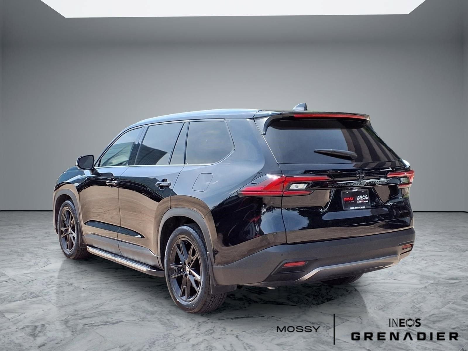 Used 2025 Toyota Grand Highlander FWD image 2