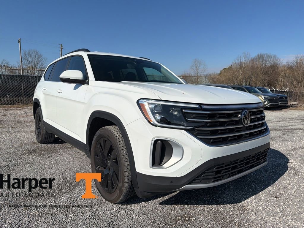 Used 2024 Volkswagen Atlas SE w/ Black Wheel Package image 7
