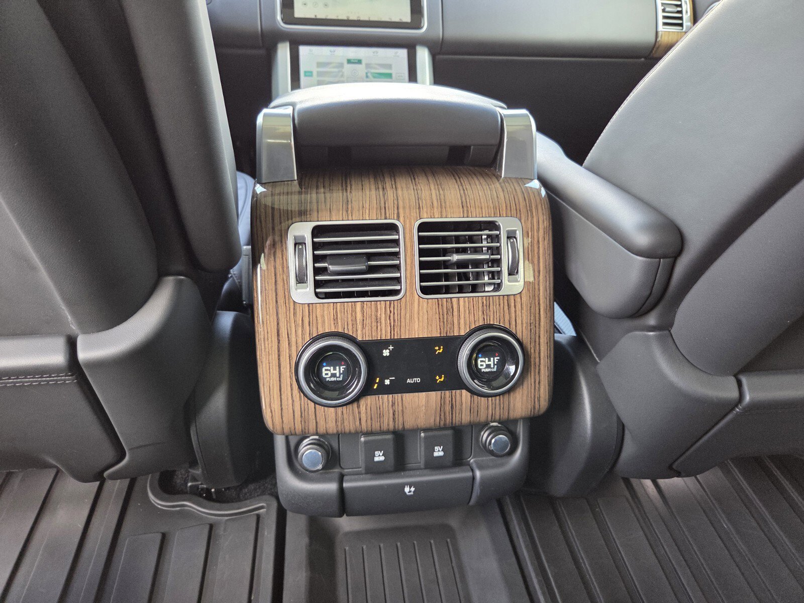 Used 2020 Land Rover Range Rover HSE image 21