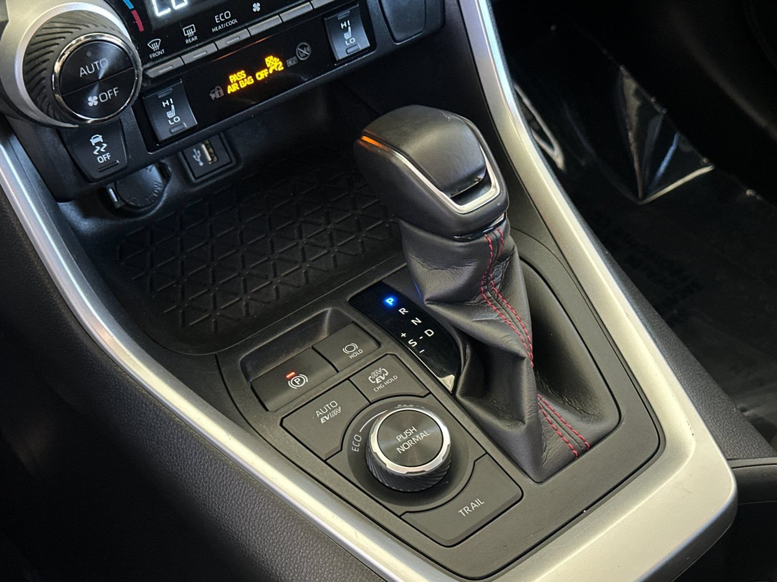 Used 2025 Toyota RAV4 SE w/ Weather & Moonroof Package AWD/4WD image 20