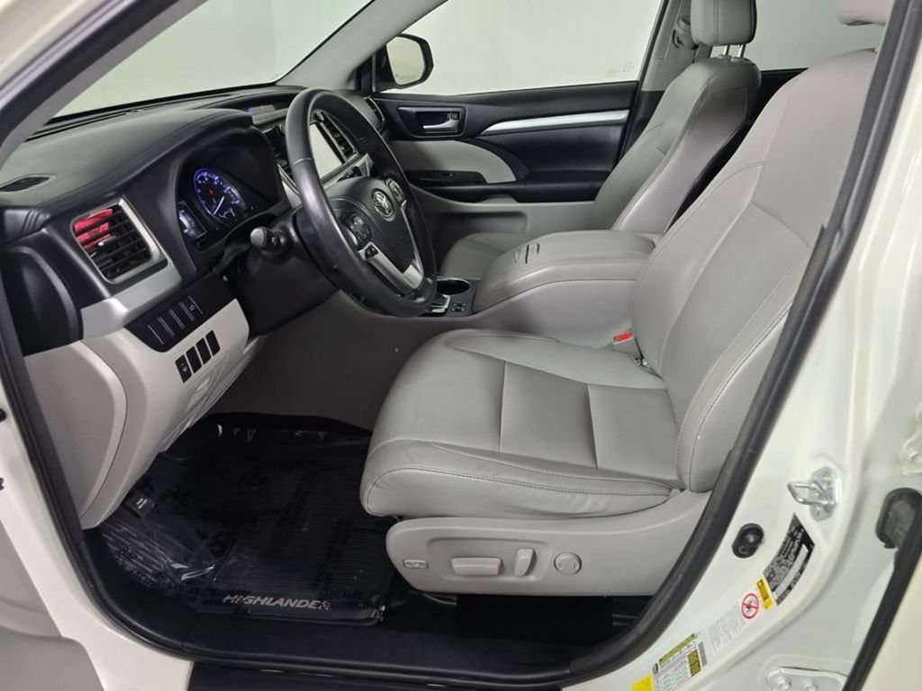 Used 2015 Toyota Highlander XLE AWD/4WD image 24