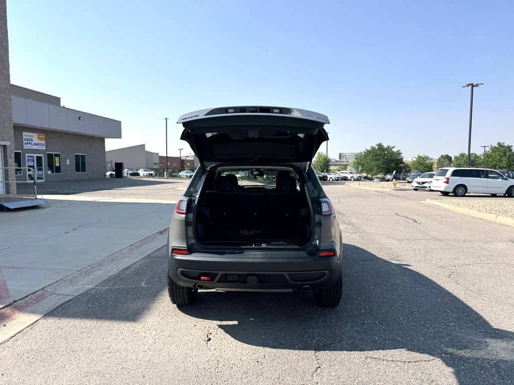 Used 2022 Jeep Cherokee Trailhawk w/ Premium Leather Package AWD/4WD image 10