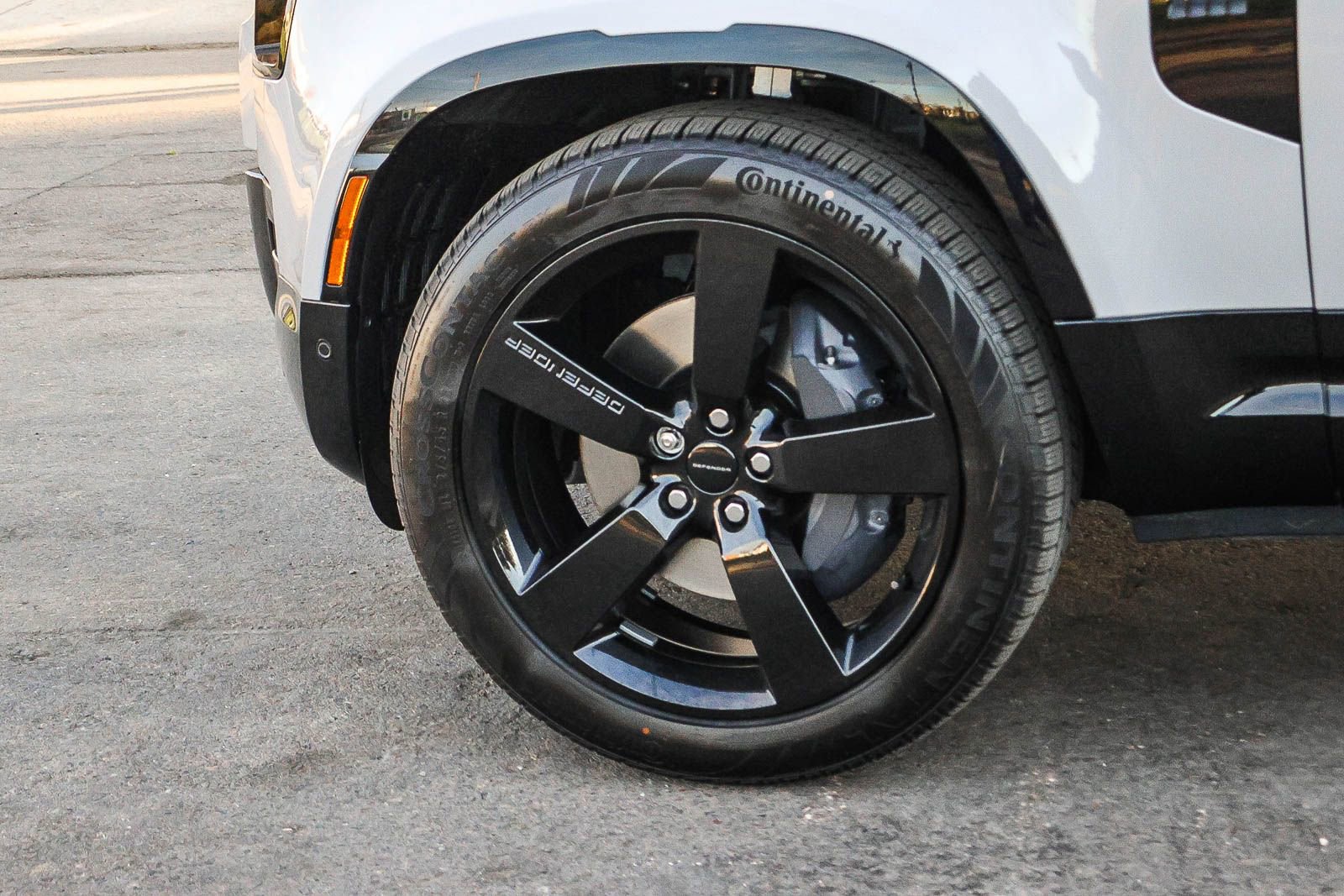 New 2026 Land Rover Defender 130 X-Dynamic SE image 9