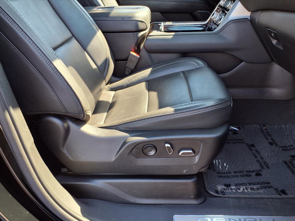 Used 2022 GMC Yukon XL Denali w/ Denali Premium Package image 30