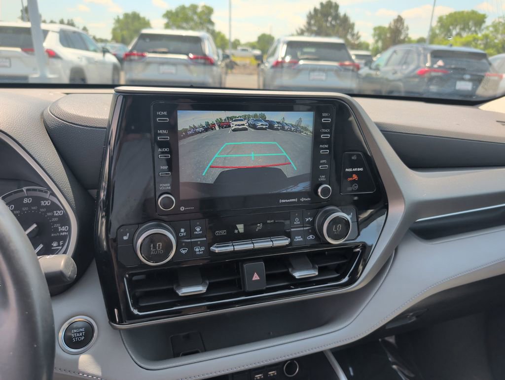 Used 2021 Toyota Highlander XLE AWD/4WD image 18