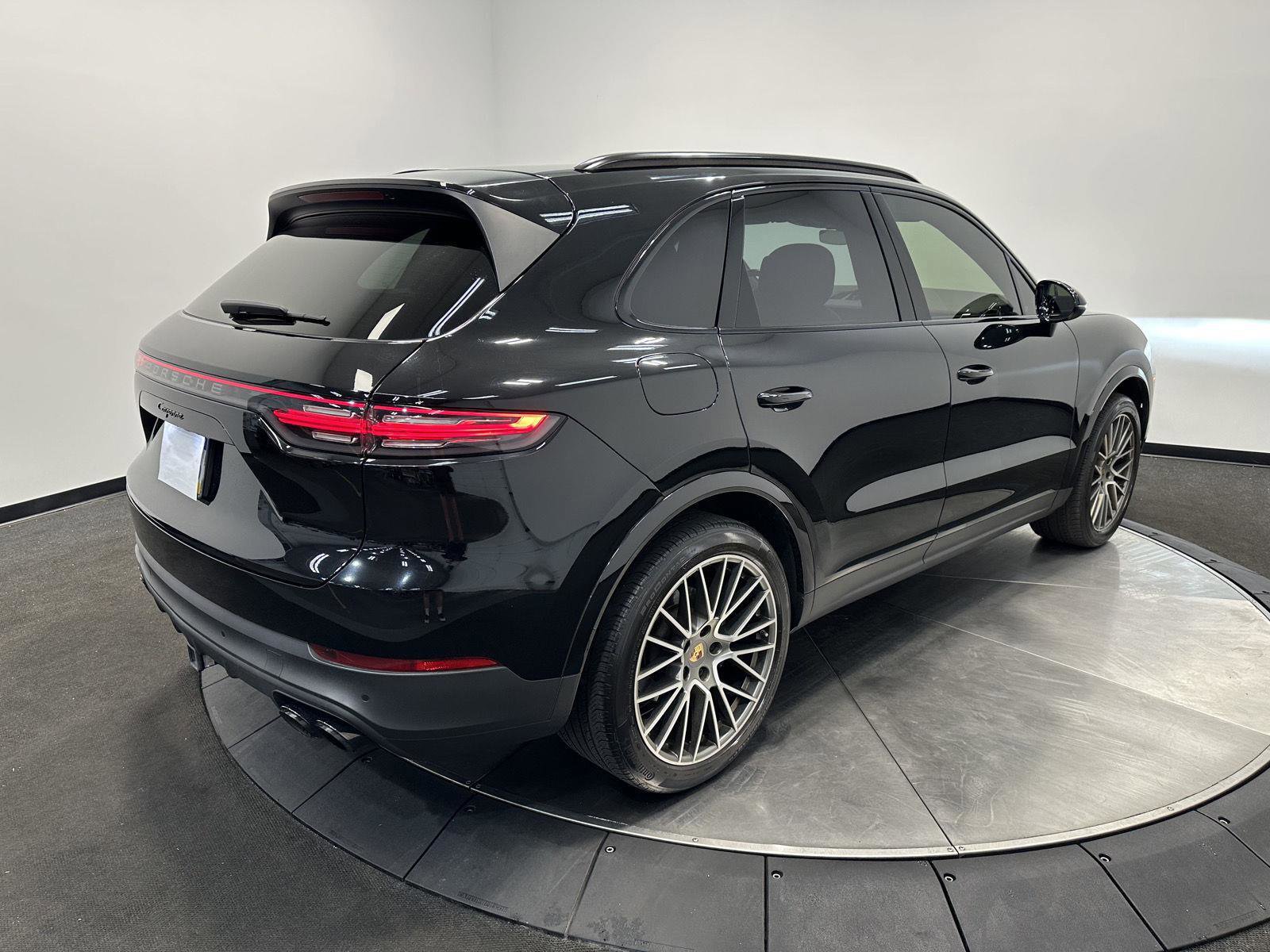 Used 2022 Porsche Cayenne Platinum Edition image 7