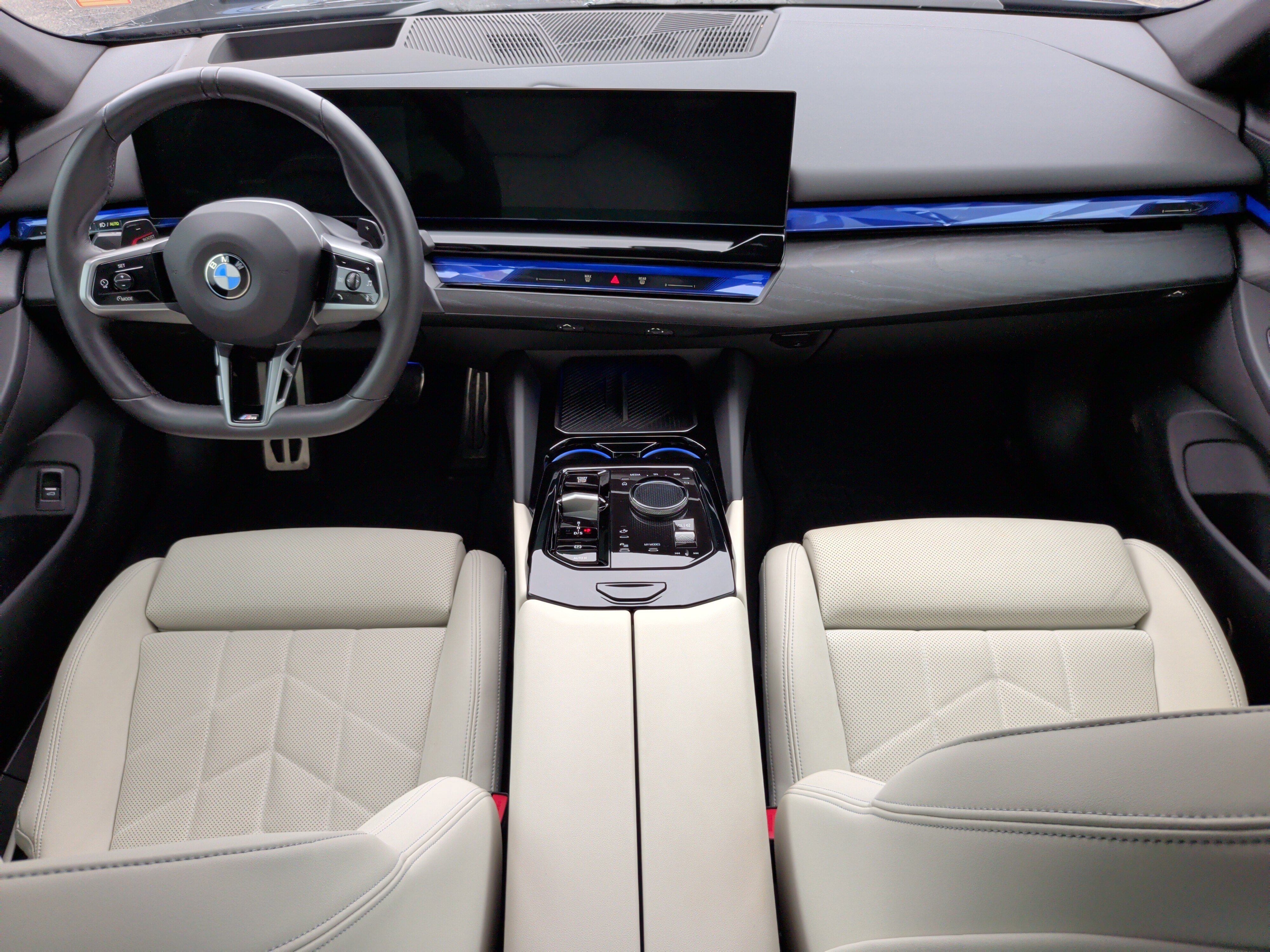 Certified 2024 BMW 540i xDrive w/ Premium Package AWD/4WD image 32