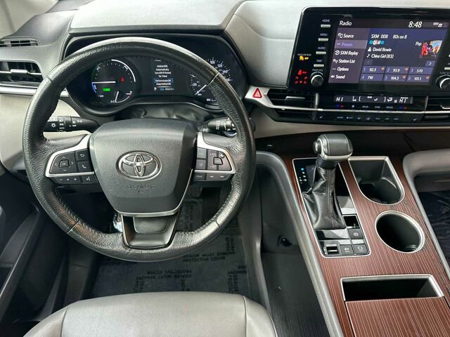 Used 2022 Toyota Sienna XLE image 16