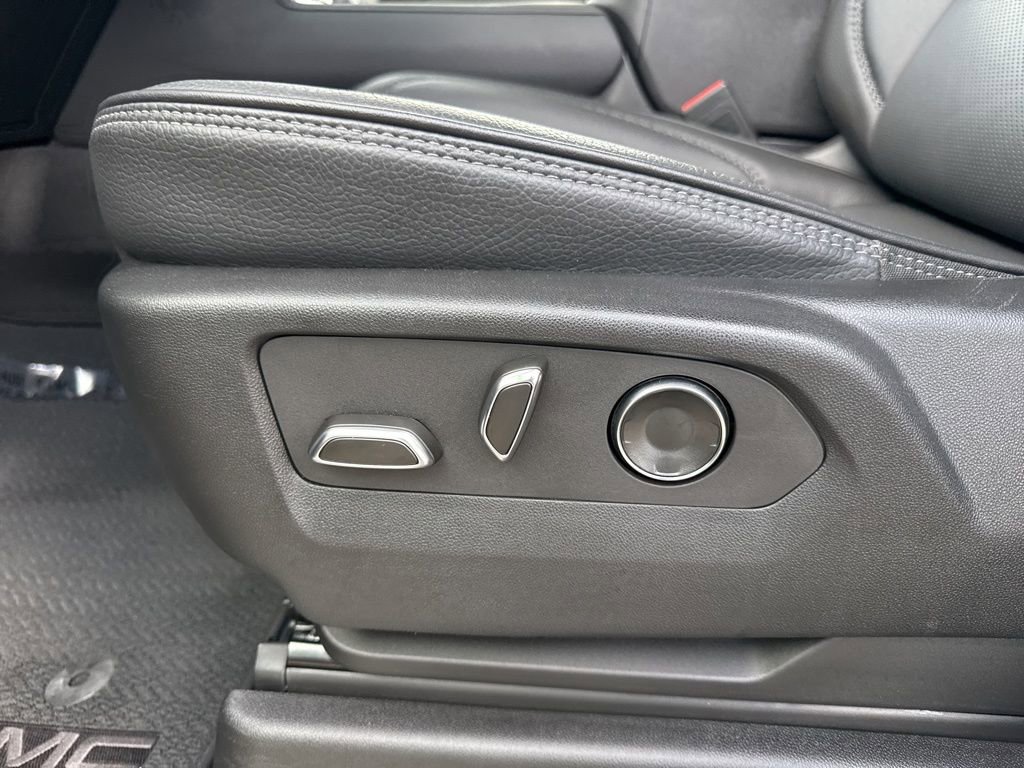 Used 2024 GMC Yukon XL Denali image 10