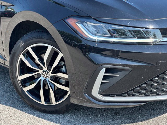 Used 2025 Volkswagen Jetta SE FWD image 10