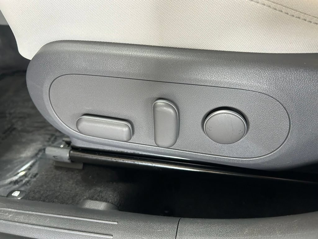 Used 2024 Hyundai Kona SEL FWD image 11
