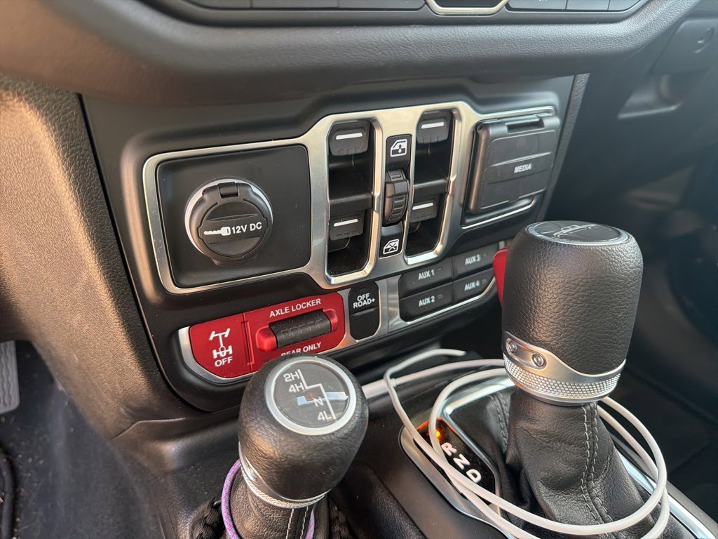 Used 2025 Jeep Gladiator Mojave w/ Safety Group image 19