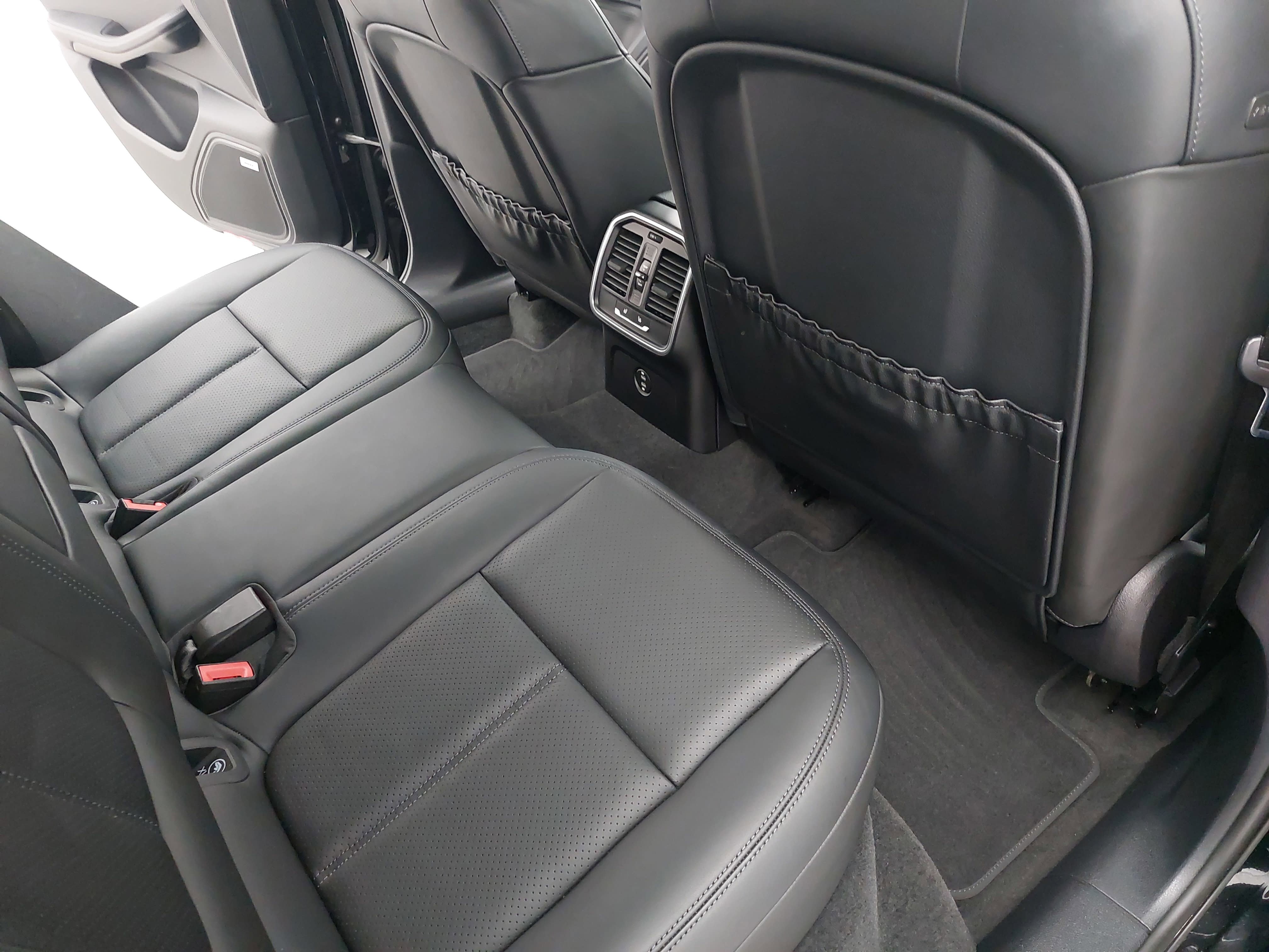 Certified 2022 Porsche Macan image 13