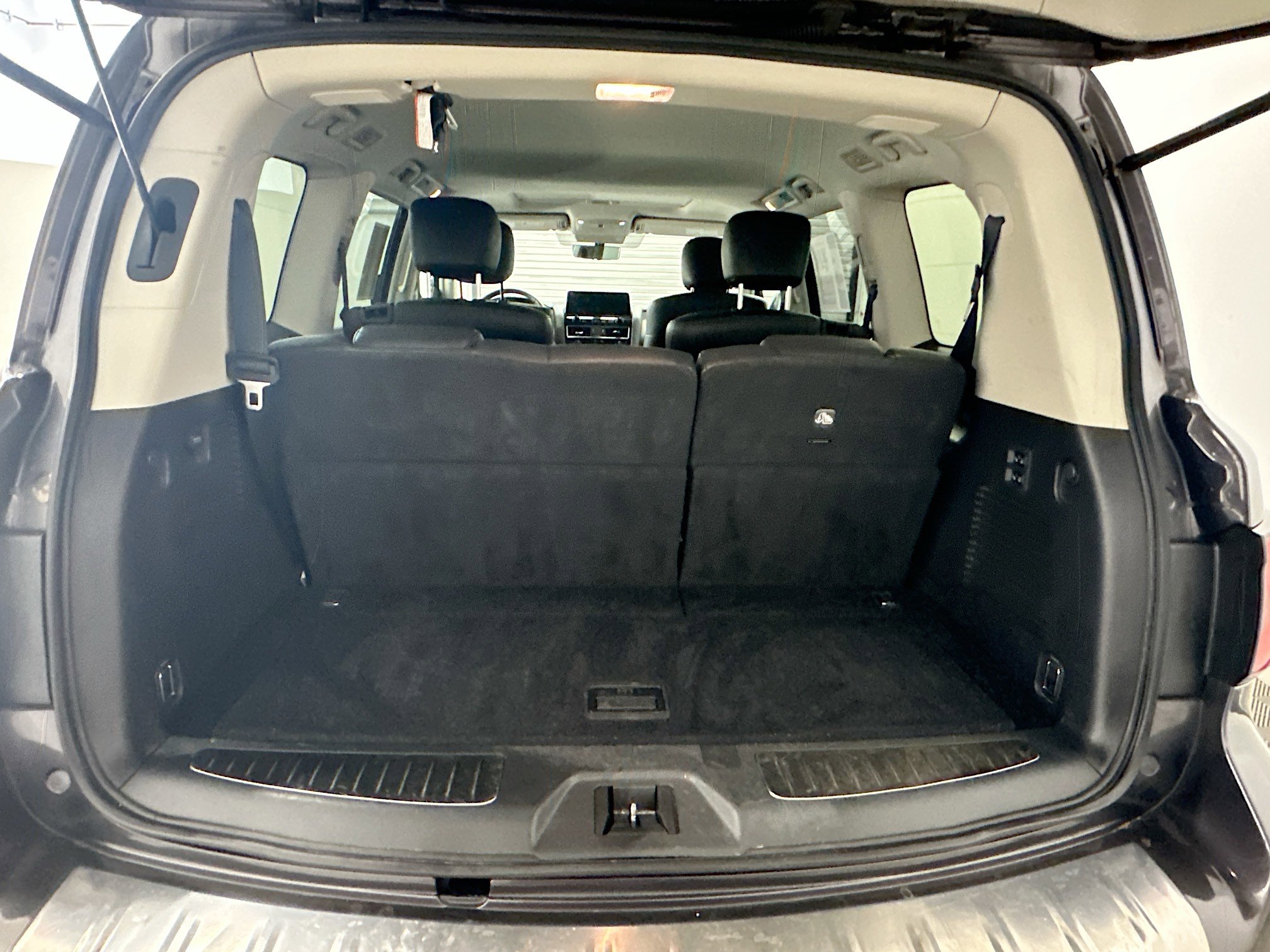 Used 2024 INFINITI QX80 Luxe image 32