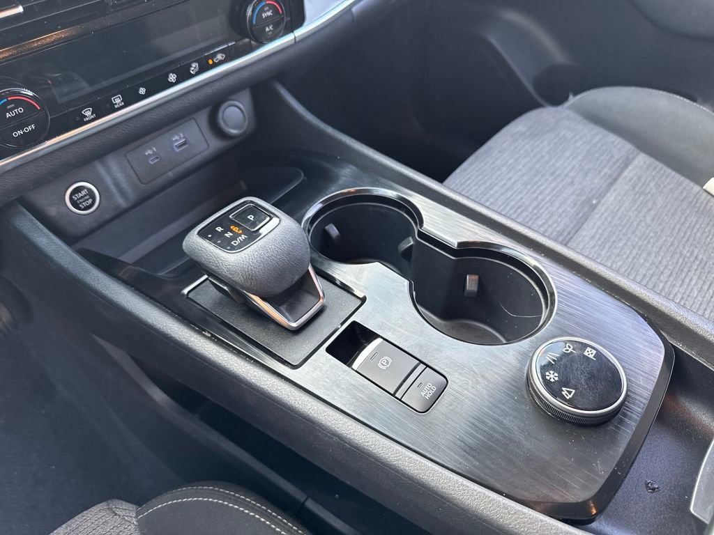 Used 2022 Nissan Rogue SV image 22