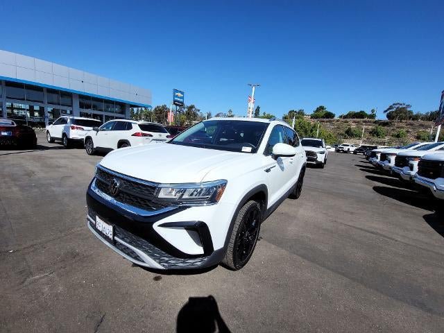 Used 2023 Volkswagen Taos SE w/ Black Wheel Package FWD image 4