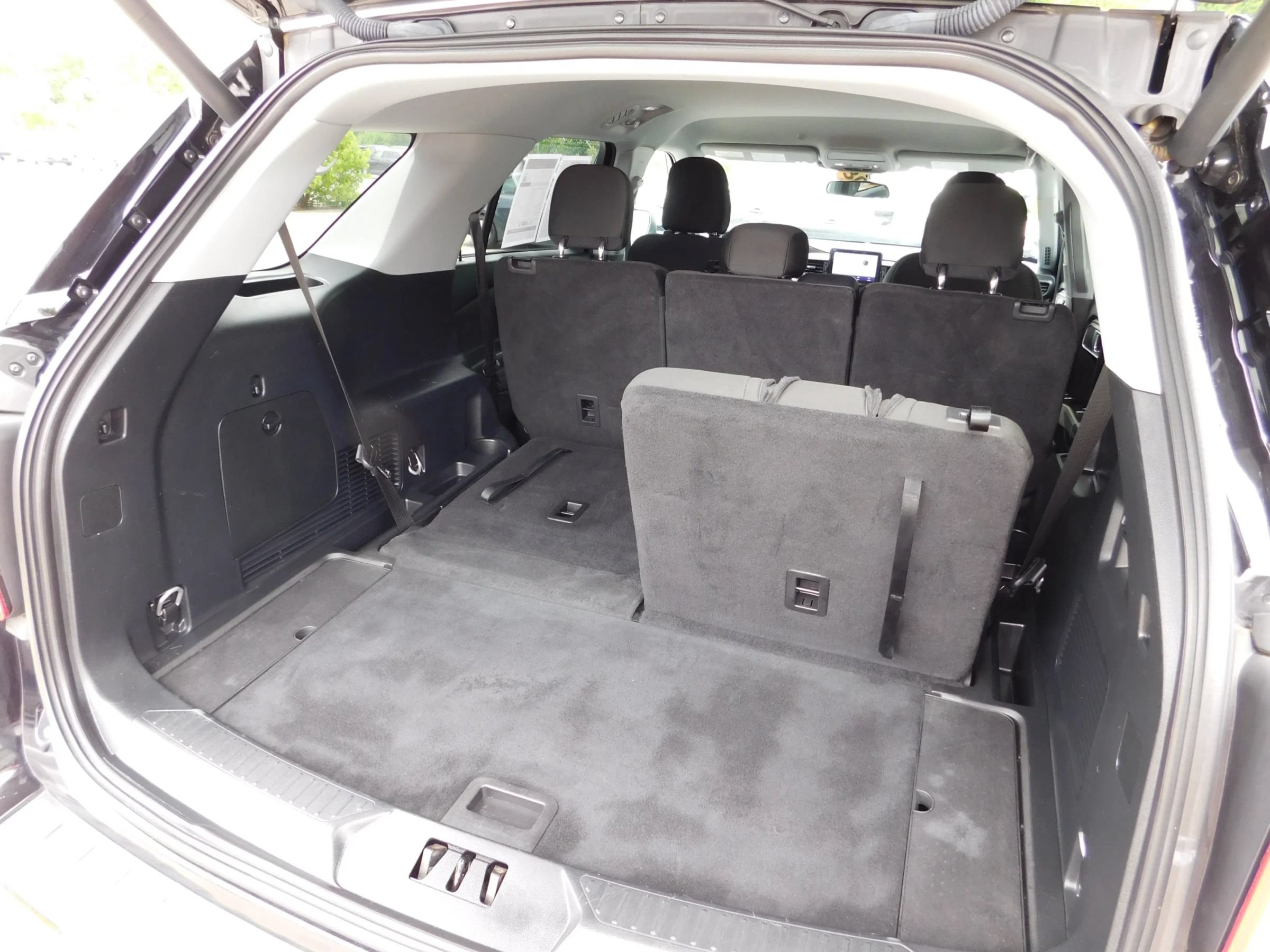Used 2023 Ford Explorer XLT AWD/4WD image 10