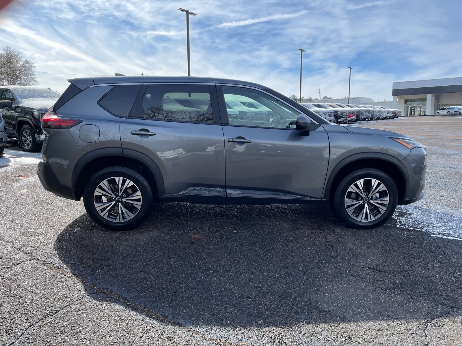 Used 2023 Nissan Rogue SV image 6