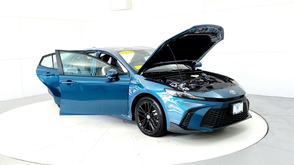 Used 2025 Toyota Camry SE w/ Convenience Package AWD/4WD image 12