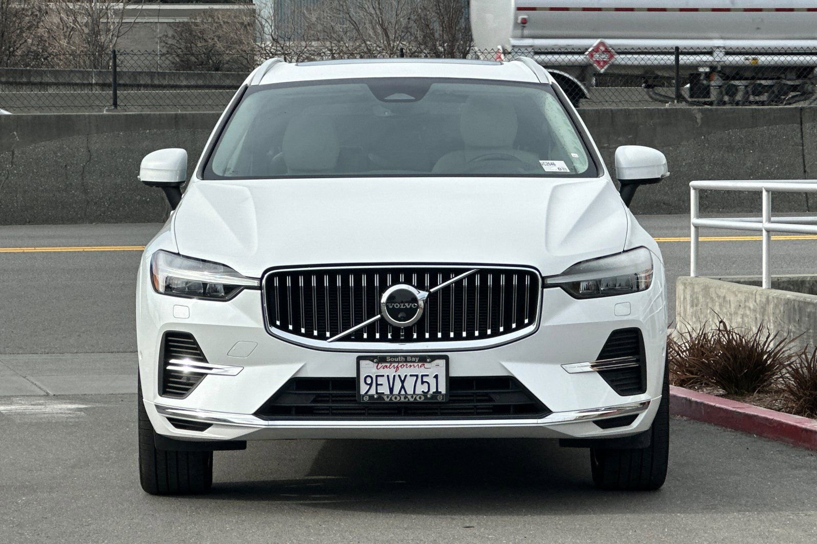 Used 2023 Volvo XC60 T8 Plus image 10