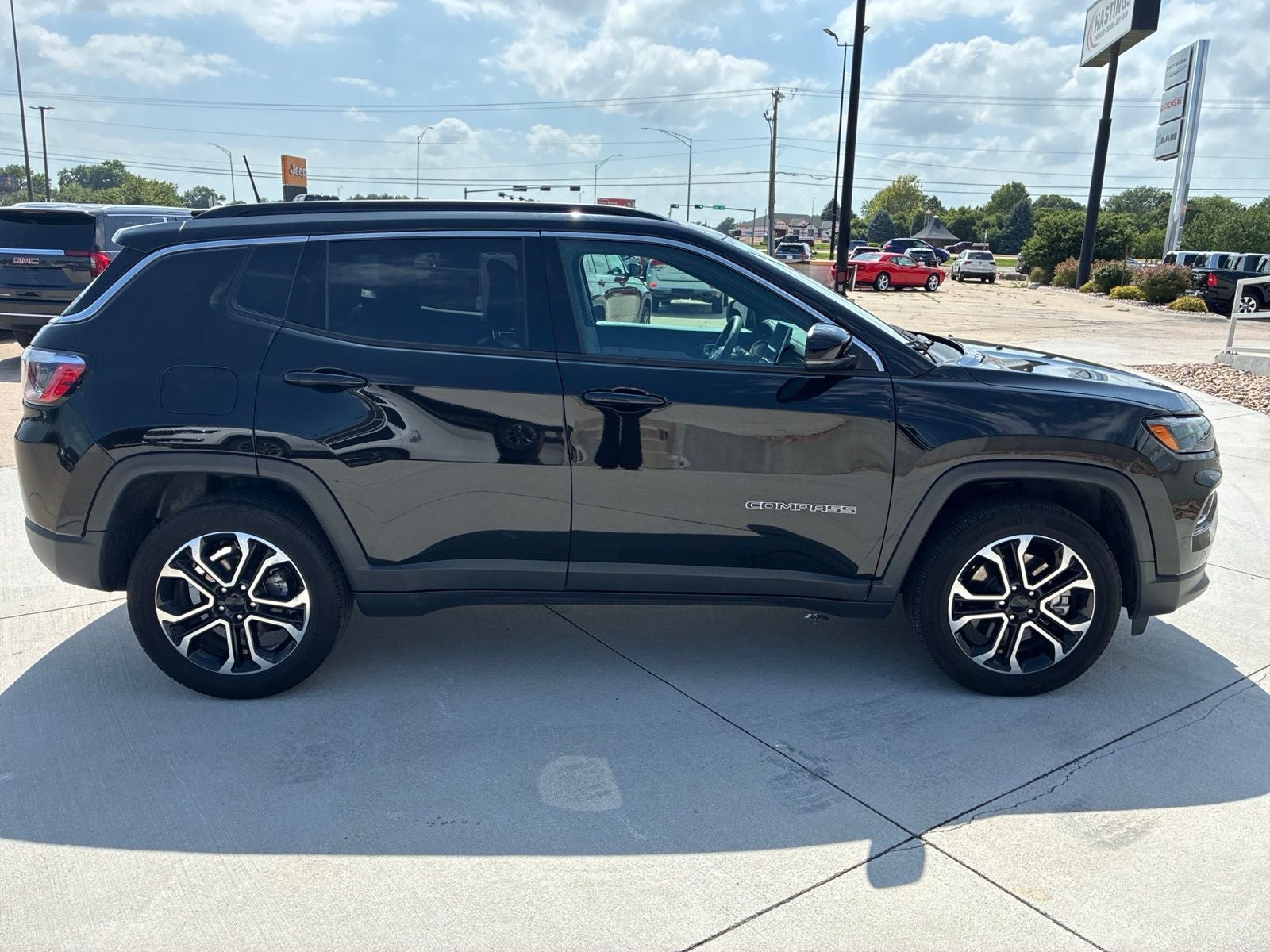 Used 2023 Jeep Compass Limited AWD/4WD image 7