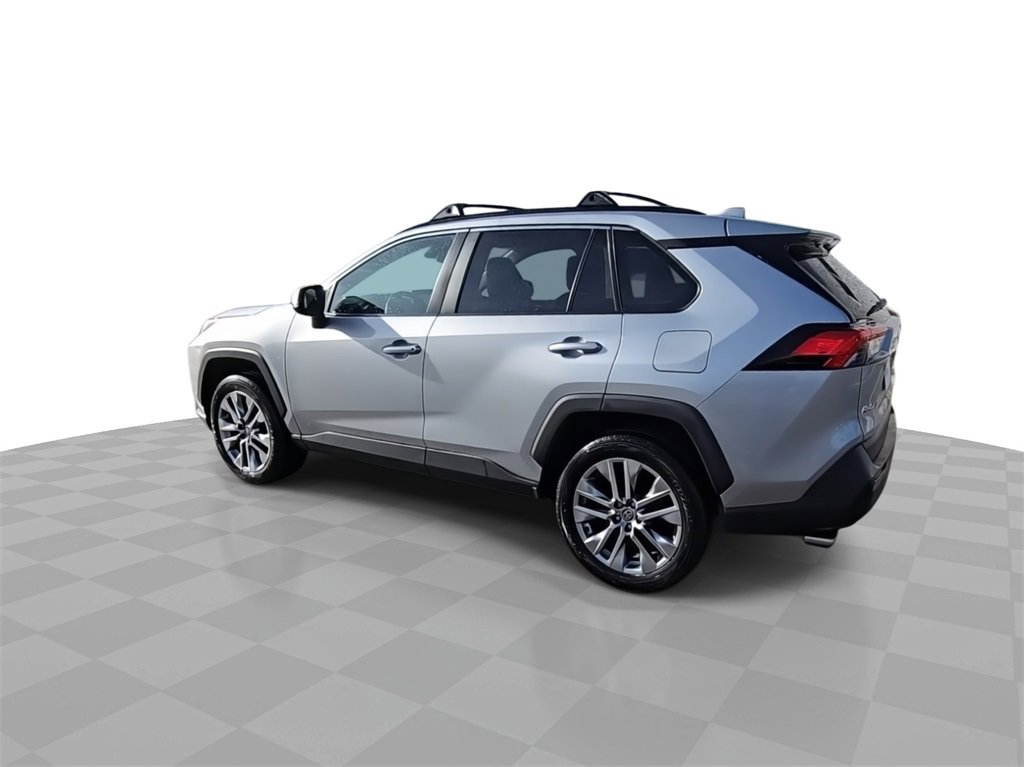 Used 2022 Toyota RAV4 XLE Premium image 6