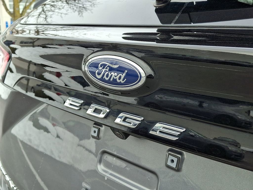 Used 2024 Ford Edge Titanium image 32
