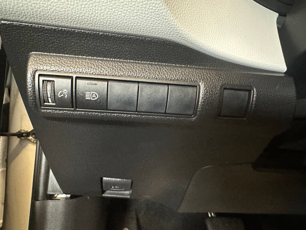 Used 2020 Toyota Corolla SE FWD image 18