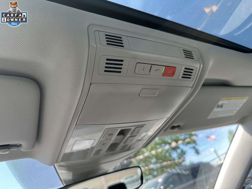 Used 2025 Volkswagen Jetta SE w/ Sunroof Package FWD image 31