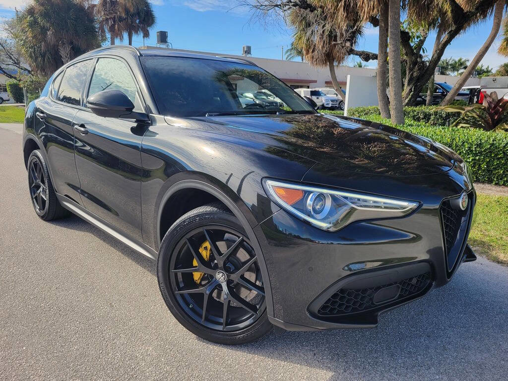 Used 2019 Alfa Romeo Stelvio Sprint w/ Nero Edizione image 1