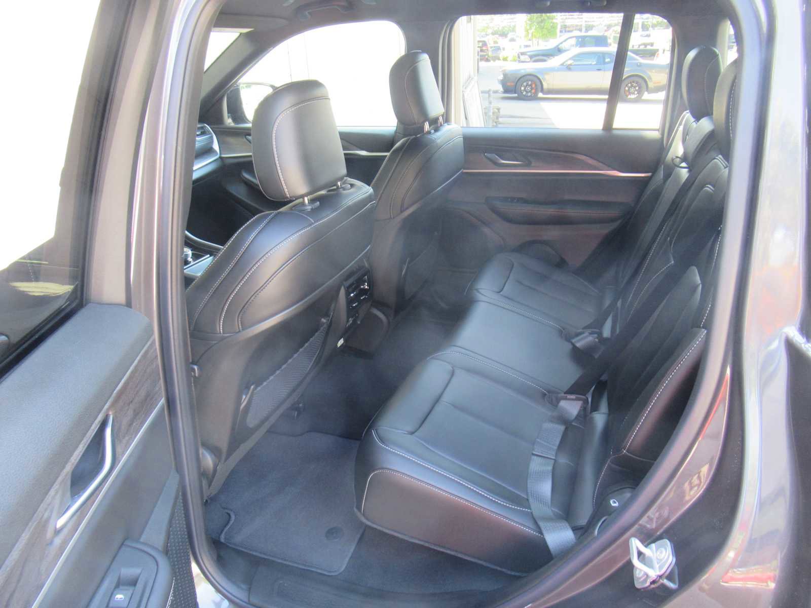 New 2025 Jeep Grand Cherokee Limited w/ Trailer Tow Package image 42