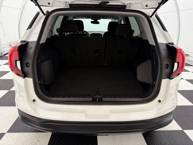 Used 2024 GMC Terrain SLE image 4