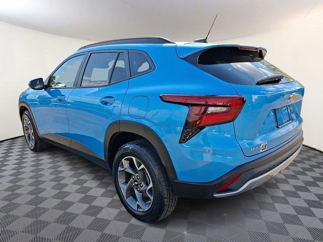 Certified 2025 Chevrolet Trax LT FWD image 4