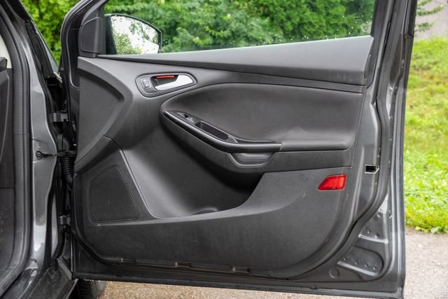 Used 2017 Ford Focus Titanium FWD image 79