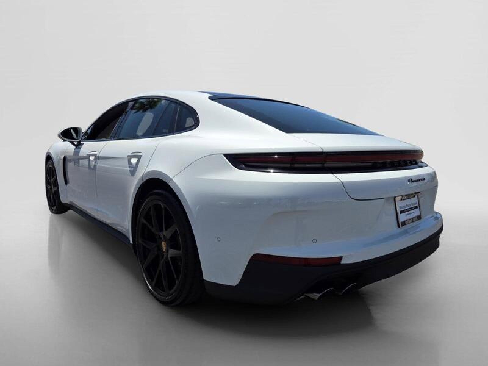 Used 2025 Porsche Panamera image 3