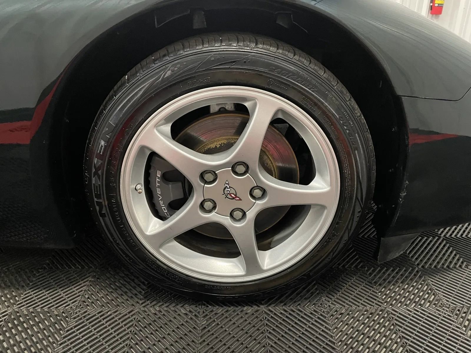 Used 2000 Chevrolet Corvette Coupe w/ Roof Pkg RWD image 20
